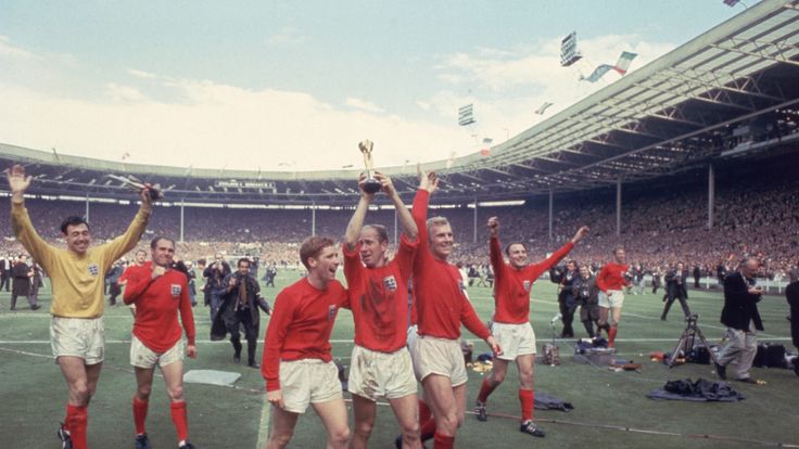 alan-ball-england-bobby-charlton-world-cup-final-west-germany_3395703.jpg